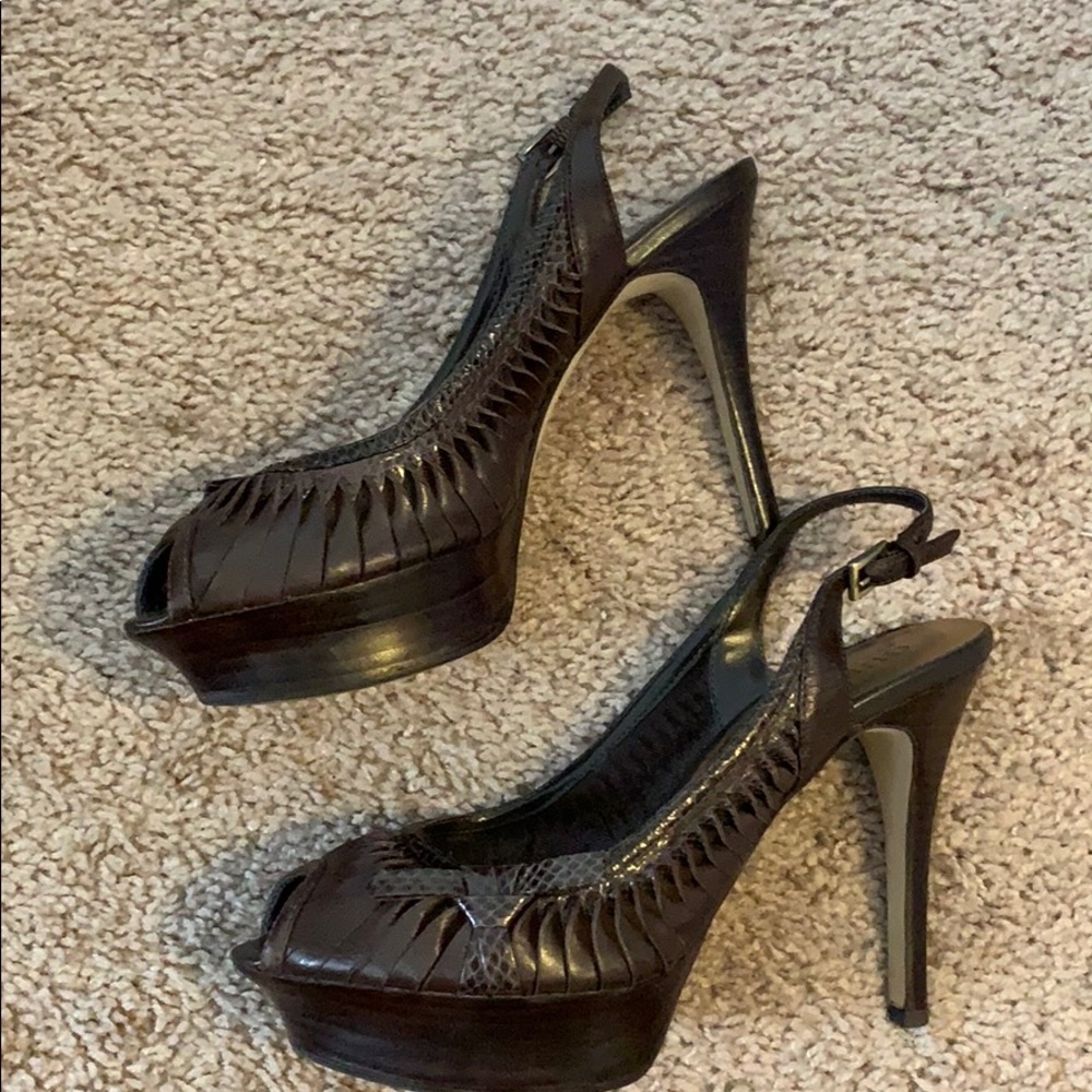 Guess Karavi Brown Leather Peep-Toe Slingback Platform Heels Sz 7.5M